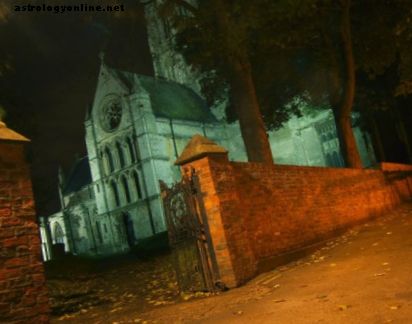 Британські церкви з привидами