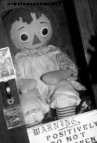 L'histoire de la poupée Raggedy Ann possédée, Annabelle