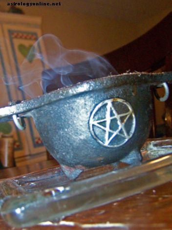 Comment faire de l'encens pour les débutants Wiccan