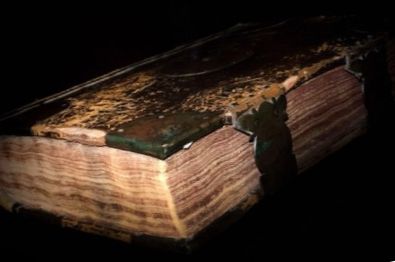Що входить у Книгу Тіней Віккан?